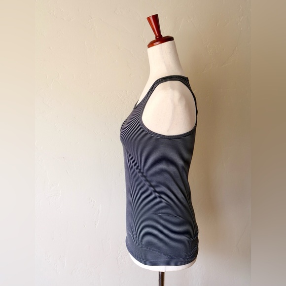 Lululemon Black & White Stripe Swiftly Tech Sleeveless Racerback Tank Top Size 4 - Picture 5 of 12